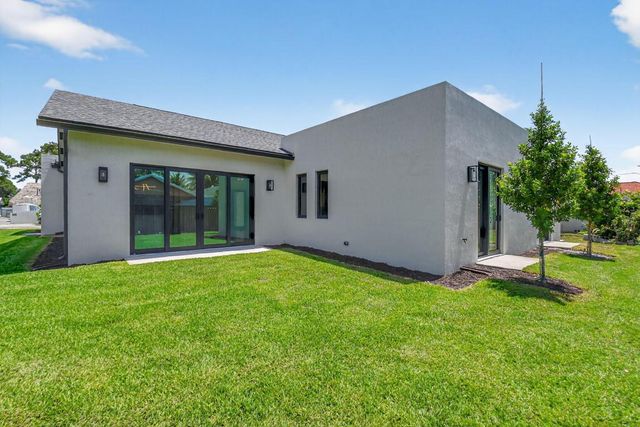 3920 Espan Court, Palm Springs, FL 33461