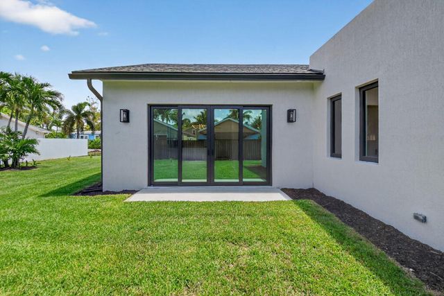 3920 Espan Court, Palm Springs, FL 33461