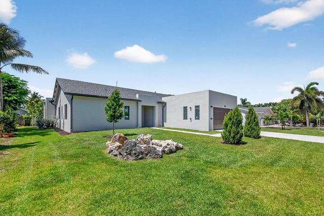 3920 Espan Court, Palm Springs, FL 33461