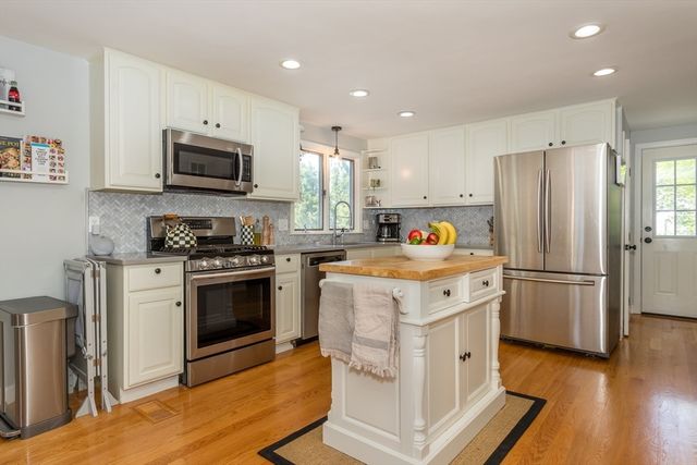 81 Assabet Rd, Quincy, MA 02169