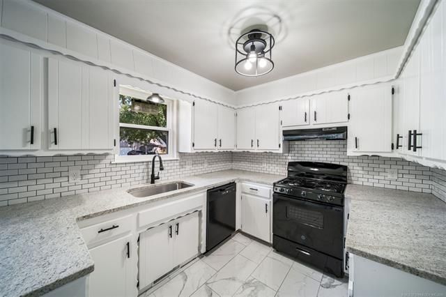 1108 N Hickory Court, Broken Arrow, OK 74012