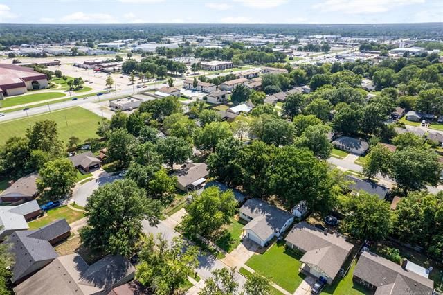 1108 N Hickory Court, Broken Arrow, OK 74012