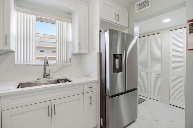 721 Lori Drive 210, Palm Springs, FL 33461