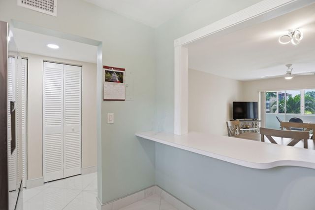 721 Lori Drive 210, Palm Springs, FL 33461