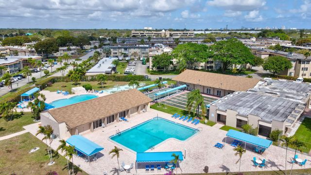 721 Lori Drive 210, Palm Springs, FL 33461