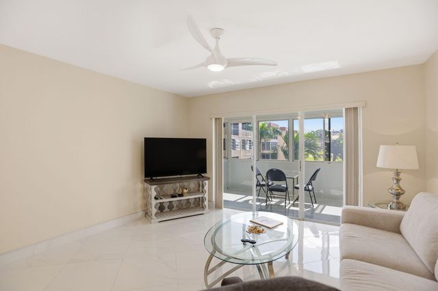 721 Lori Drive 210, Palm Springs, FL 33461