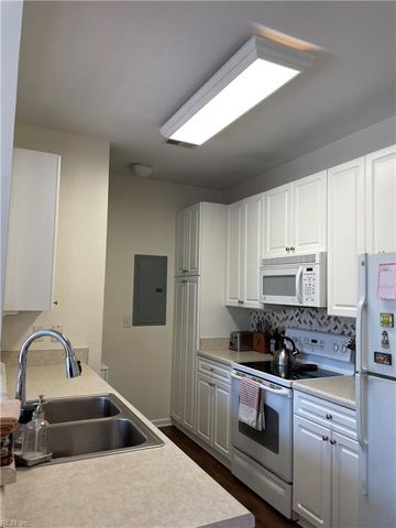 5329 Elston LN, Virginia Beach, VA 23455