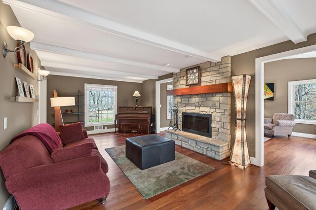 19055 Ridgewood Road, Deephaven, MN 55391
