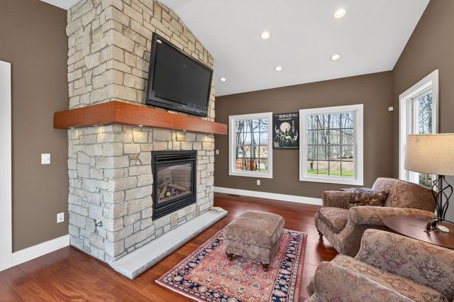 19055 Ridgewood Road, Deephaven, MN 55391