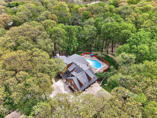 19055 Ridgewood Road, Deephaven, MN 55391
