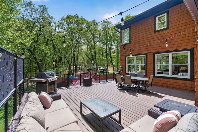 19055 Ridgewood Road, Deephaven, MN 55391