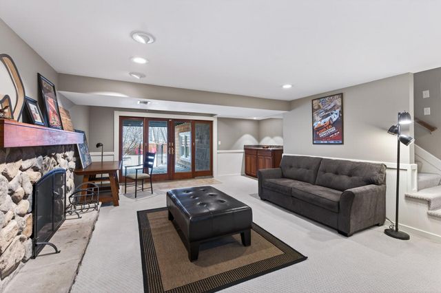 19055 Ridgewood Road, Deephaven, MN 55391