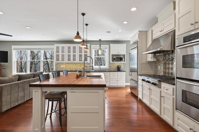 19055 Ridgewood Road, Deephaven, MN 55391