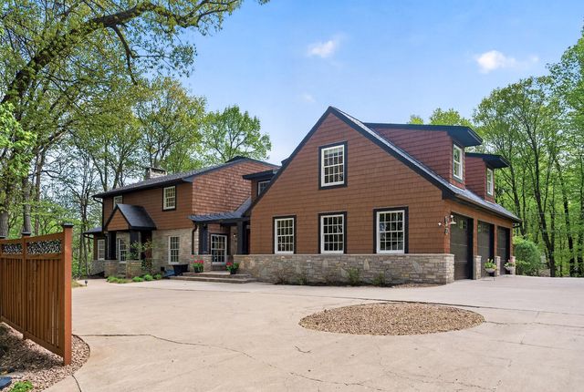 19055 Ridgewood Road, Deephaven, MN 55391