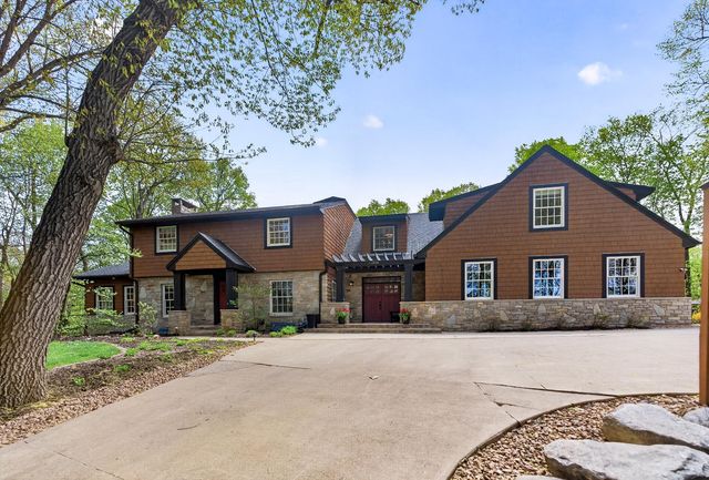 19055 Ridgewood Road, Deephaven, MN 55391