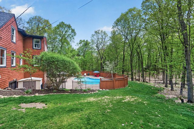 19055 Ridgewood Road, Deephaven, MN 55391