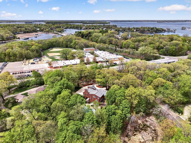 19055 Ridgewood Road, Deephaven, MN 55391