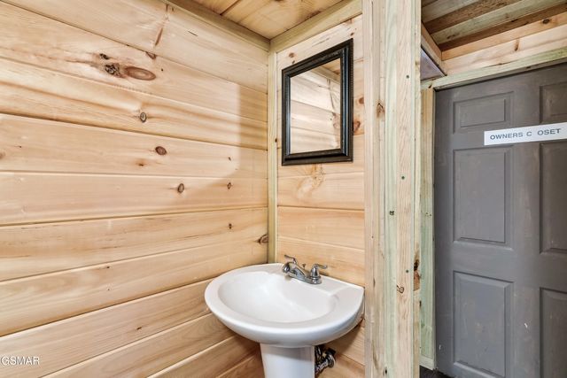 1174 Sharp Road, Sevierville, TN 37876