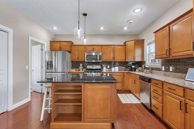 6310 FRIENDSHIP Path, Bettendorf, IA 52722