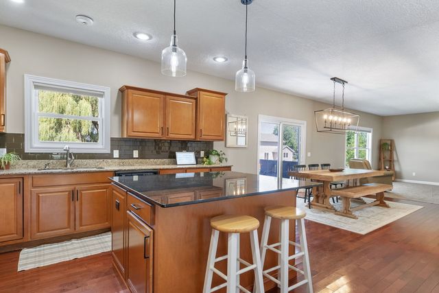 6310 FRIENDSHIP Path, Bettendorf, IA 52722