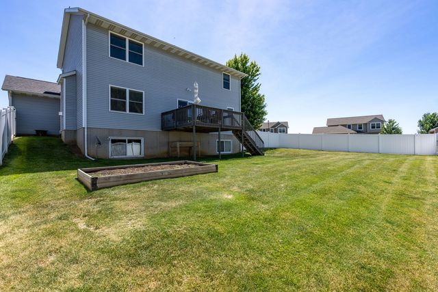 6310 FRIENDSHIP Path, Bettendorf, IA 52722
