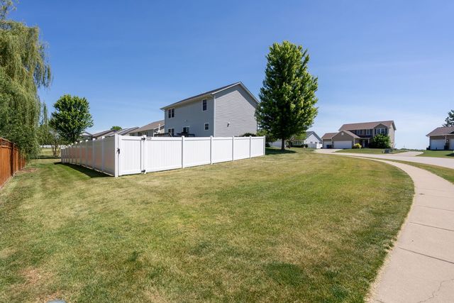 6310 FRIENDSHIP Path, Bettendorf, IA 52722