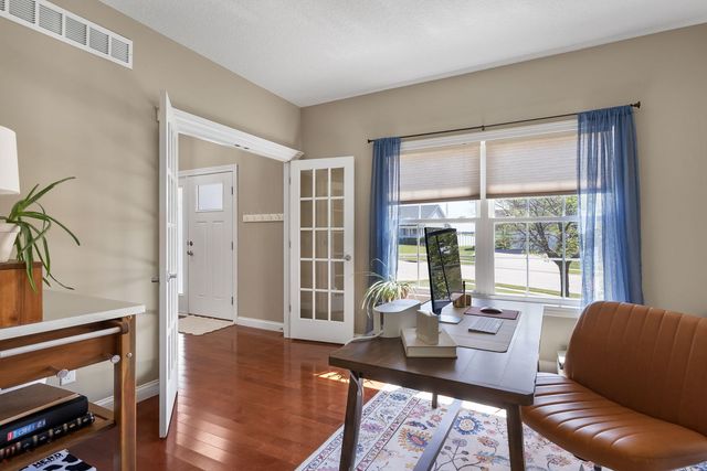 6310 FRIENDSHIP Path, Bettendorf, IA 52722