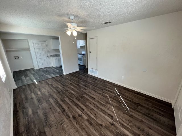 1321 Woodcrest Drive, Mesquite, TX 75149