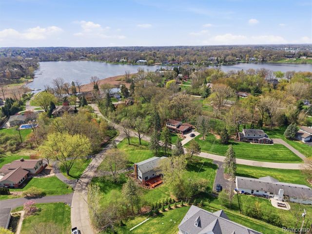 1848 Packer Road, Bloomfield Hills, MI 48302