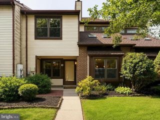13 HEATHER CT, Newtown, PA 18940