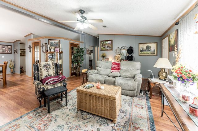 66 Horseshoe Lake Road, Huntsville, TX 77320