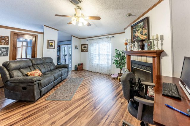 66 Horseshoe Lake Road, Huntsville, TX 77320
