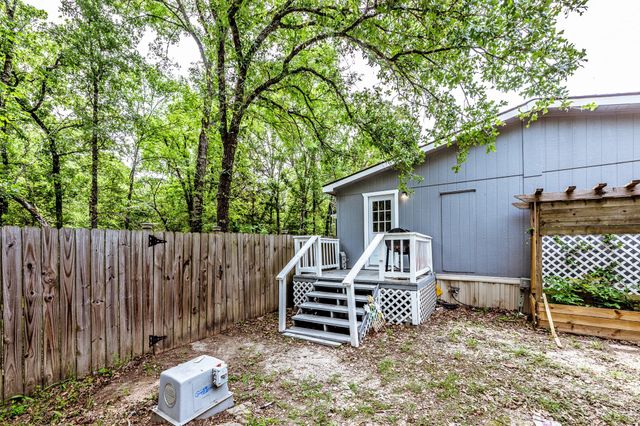 66 Horseshoe Lake Road, Huntsville, TX 77320