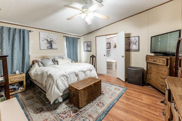 66 Horseshoe Lake Road, Huntsville, TX 77320