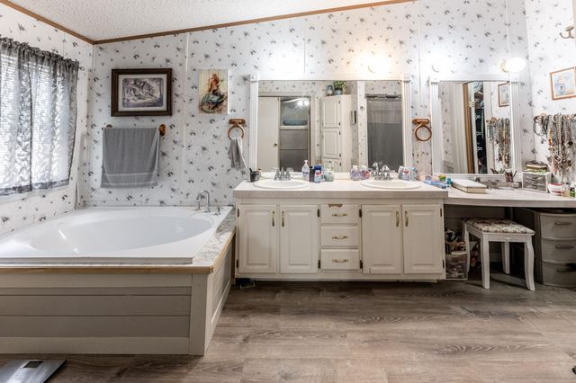 66 Horseshoe Lake Road, Huntsville, TX 77320