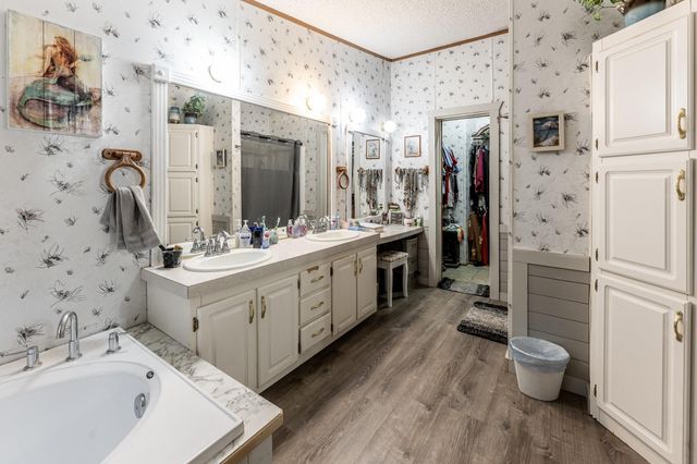 66 Horseshoe Lake Road, Huntsville, TX 77320