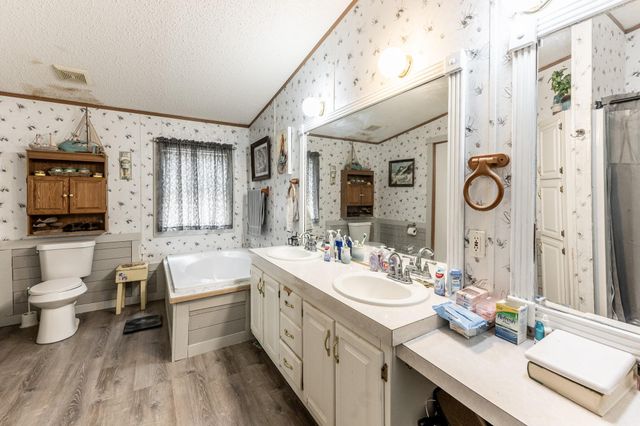 66 Horseshoe Lake Road, Huntsville, TX 77320