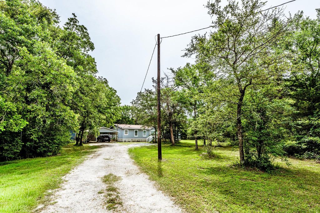 66 Horseshoe Lake Road, Huntsville, TX 77320
