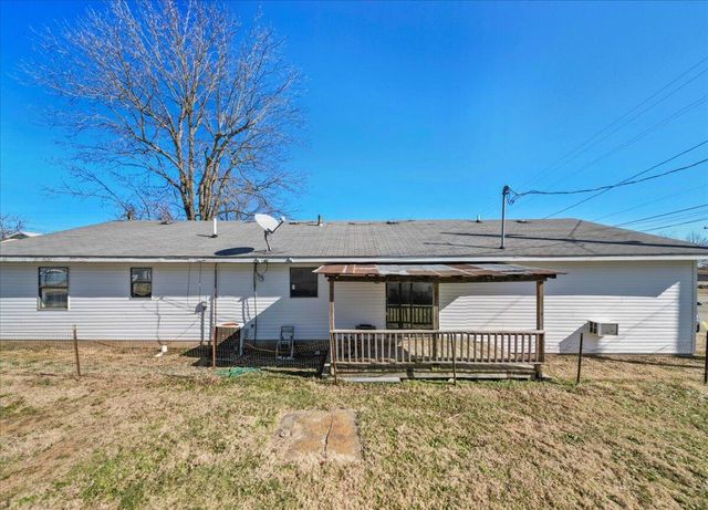 301 Luyster Street, Koshkonong, MO 65692