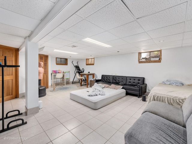 405 Greenfield Avenue, Glen Ellyn, IL 60137