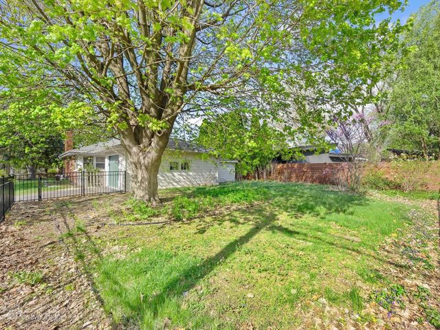 405 Greenfield Avenue, Glen Ellyn, IL 60137