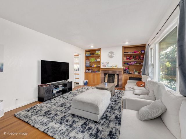 405 Greenfield Avenue, Glen Ellyn, IL 60137