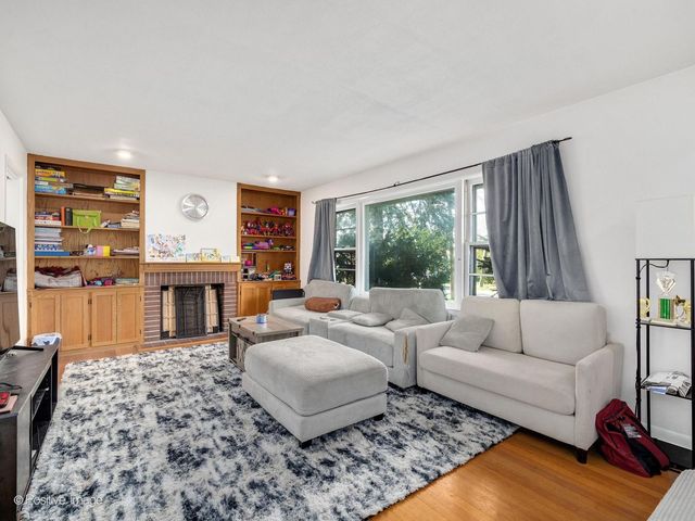 405 Greenfield Avenue, Glen Ellyn, IL 60137