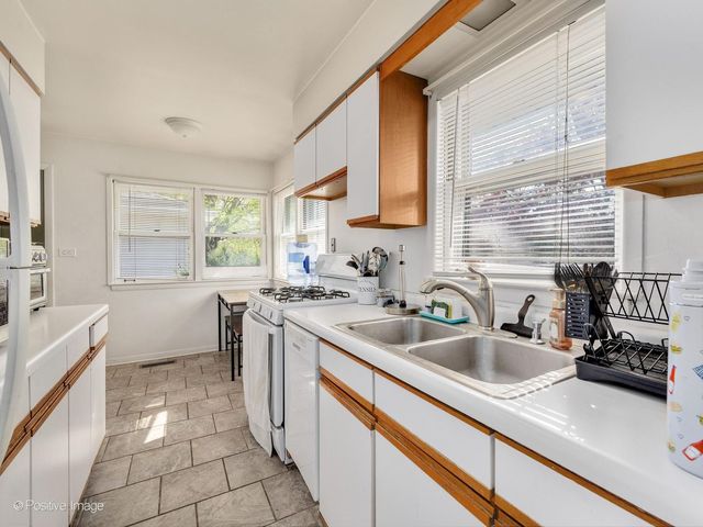 405 Greenfield Avenue, Glen Ellyn, IL 60137