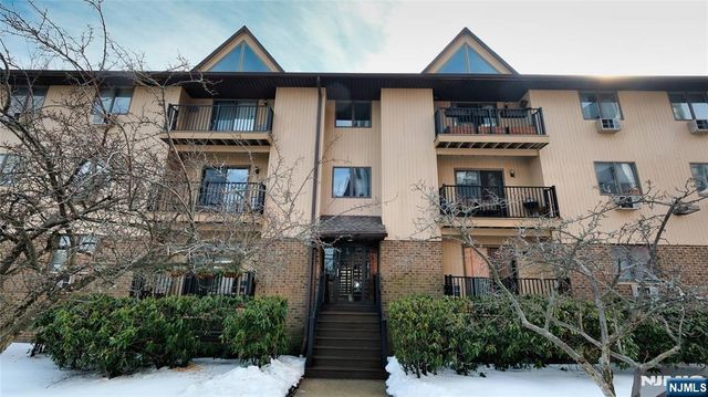 651 Riverside A7, Lyndhurst, NJ 07071