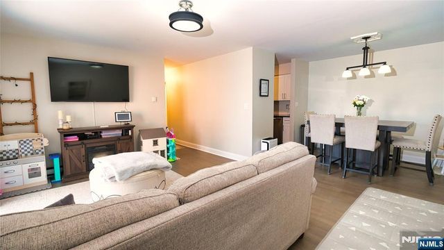 651 Riverside A7, Lyndhurst, NJ 07071
