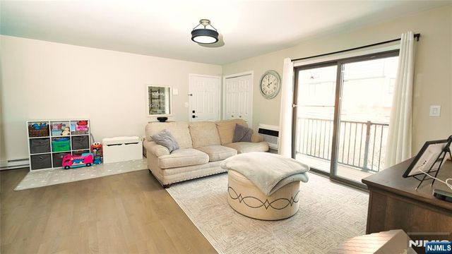 651 Riverside A7, Lyndhurst, NJ 07071