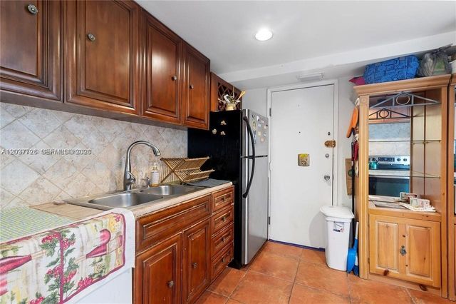 2841 NE 163rd Street 803, North Miami Beach, FL 33160