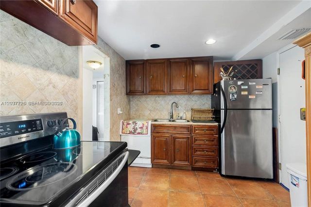 2841 NE 163rd Street 803, North Miami Beach, FL 33160