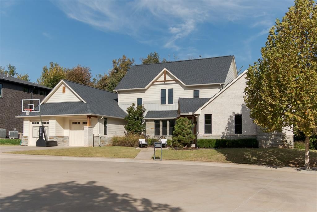 725 E Clegern Place Court, Edmond, OK 73034